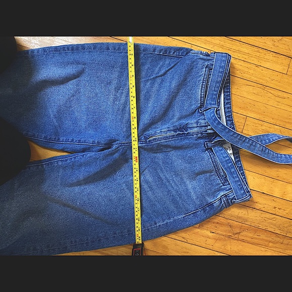 Belted Wide-Legged Jeans - Picture 7 of 10